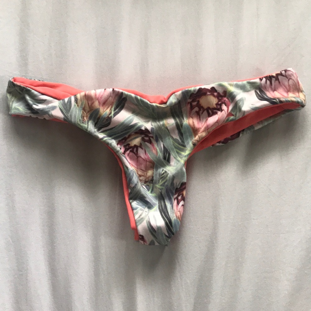 ✨Handmade in Hawaii Lotus Swimwear Thong Medium✨